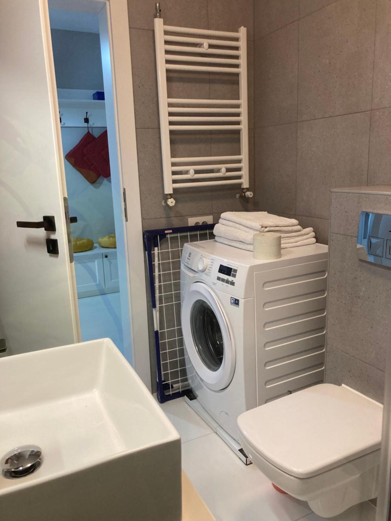 Apartamentul Max, Practic Si Confortabil Oradea Exteriör bild